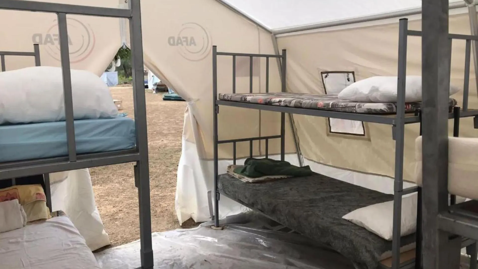 Luxusní stan Hotel Tropikal Freskia Camping Piqeras